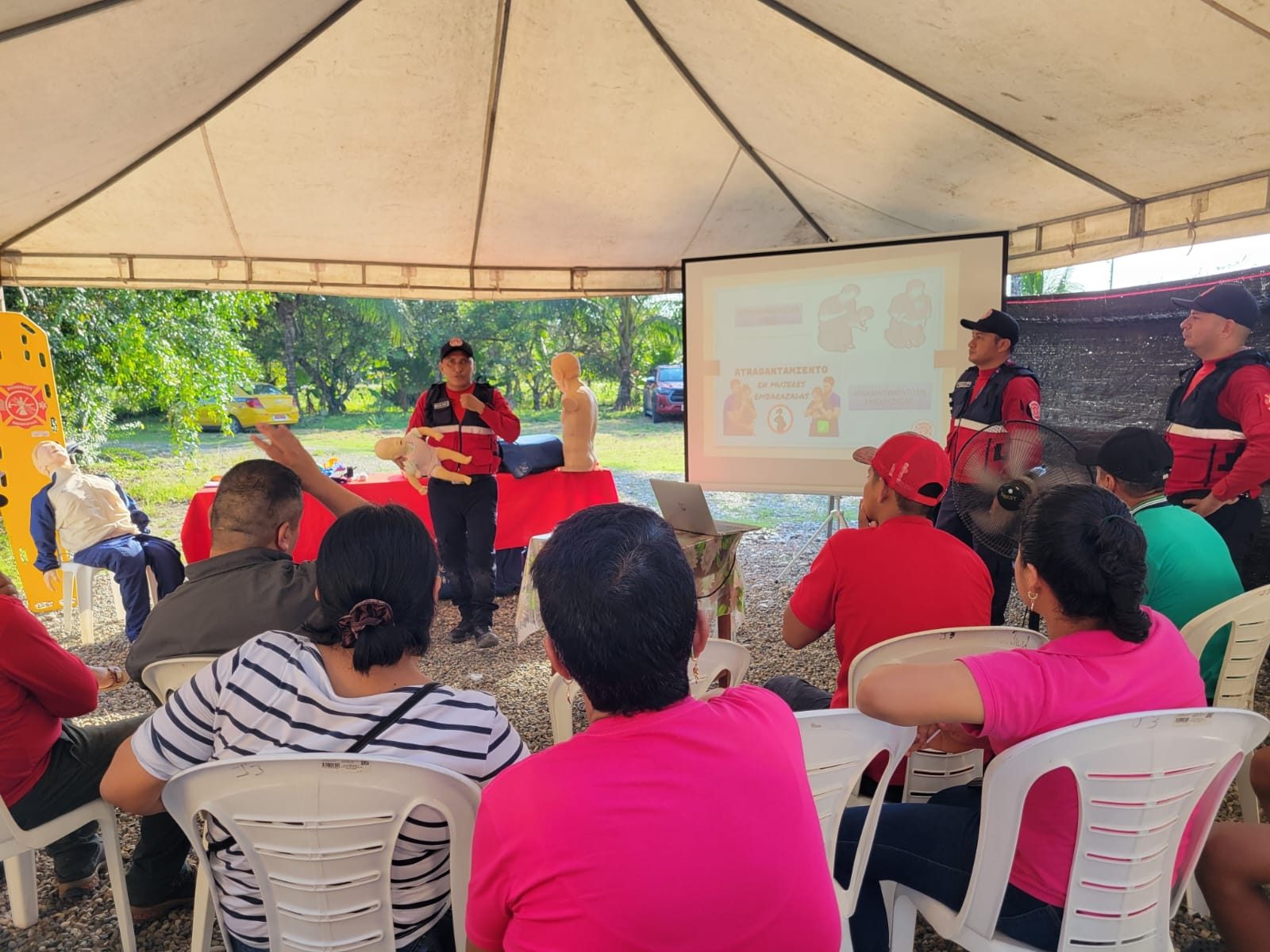 En este momento estás viendo Capacitación en primeros auxilios al círculo de trabajadores de las comunidades