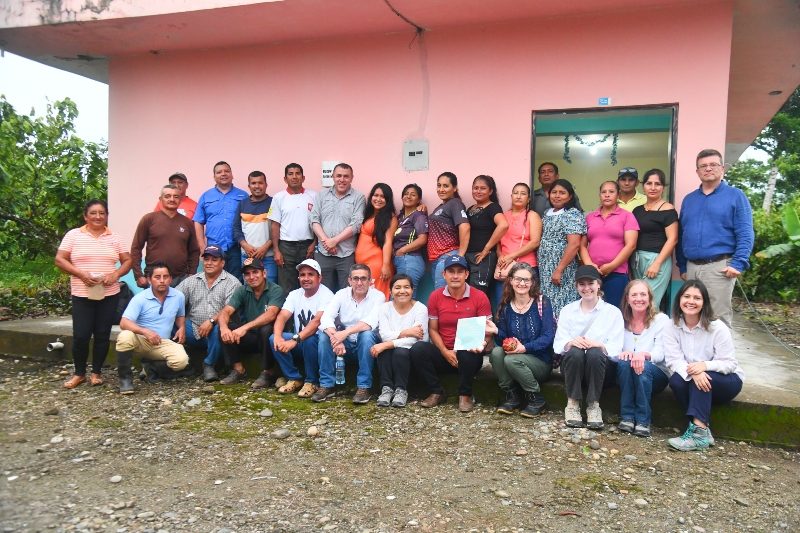 En este momento estás viendo El donante del proyecto Palma Futuro, el Departamento de Trabajo de los Estados Unidos, visitó la comunidad de las Cañitas en el Ecuador