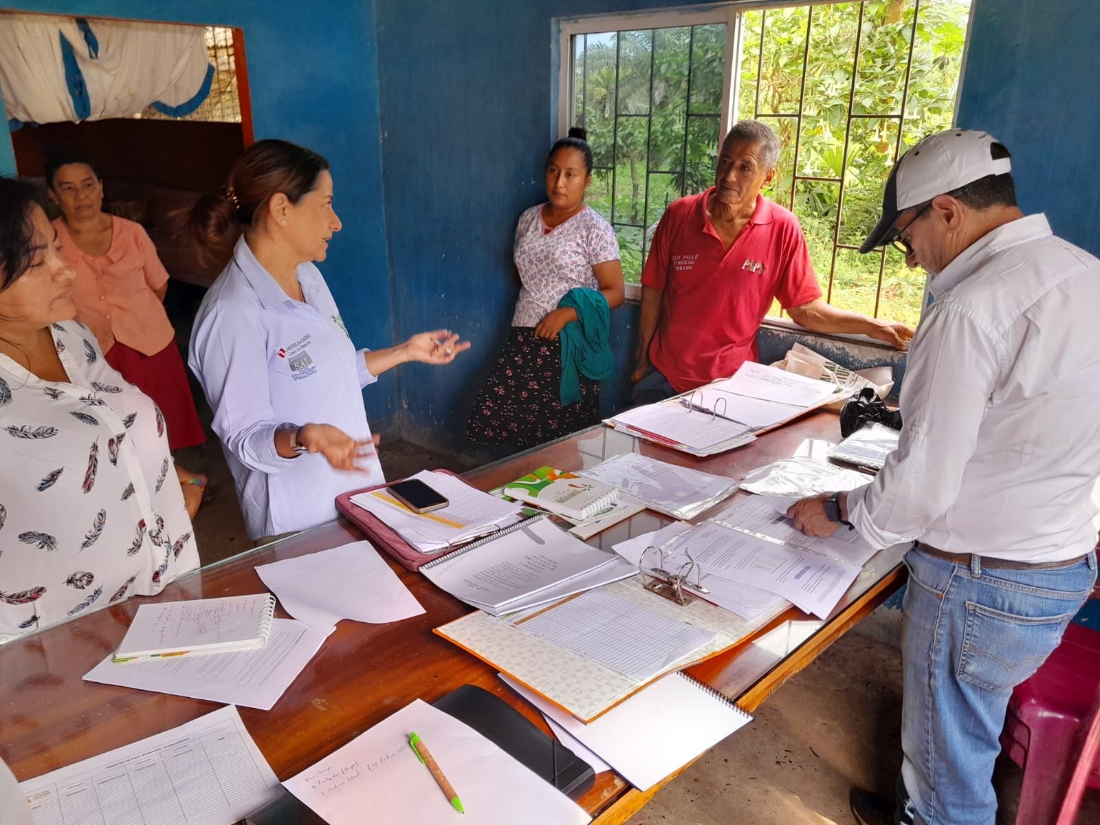 En este momento estás viendo Visitas para revisar la implementación del sistema de cumplimiento social en fincas de productores de palma aceitera